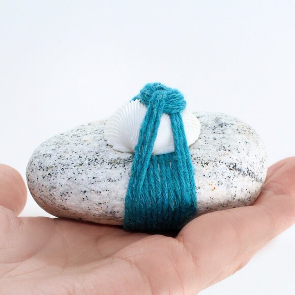 "Resilience" Meditation zen stone. Privacy Stone.Hand wrapped rock with shell - Picture 3 of 6
